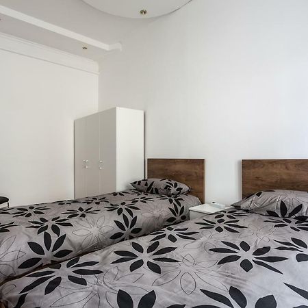 Modern Apartment In Lviv Historic Centre Exteriör bild