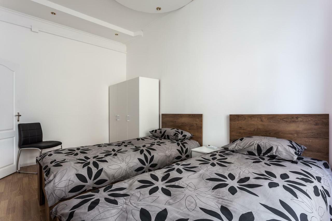 Modern Apartment In Lviv Historic Centre Exteriör bild