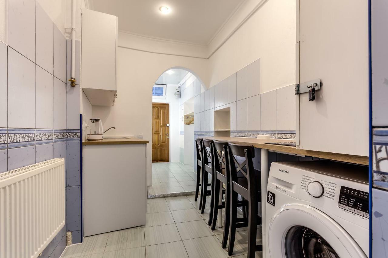 Modern Apartment In Lviv Historic Centre Exteriör bild